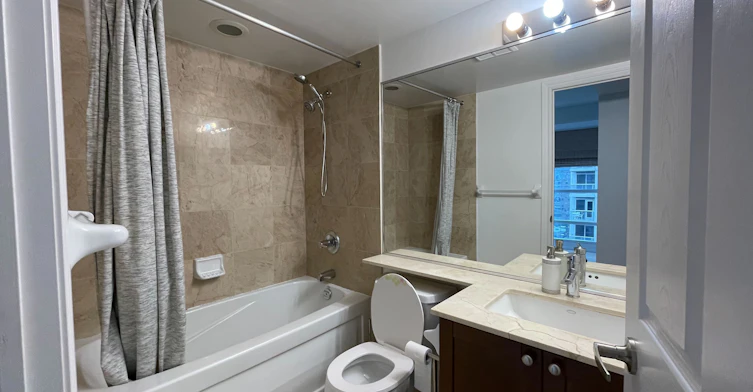 1402-761 Bay Street, Toronto, ON, M5G 2R2 - 11