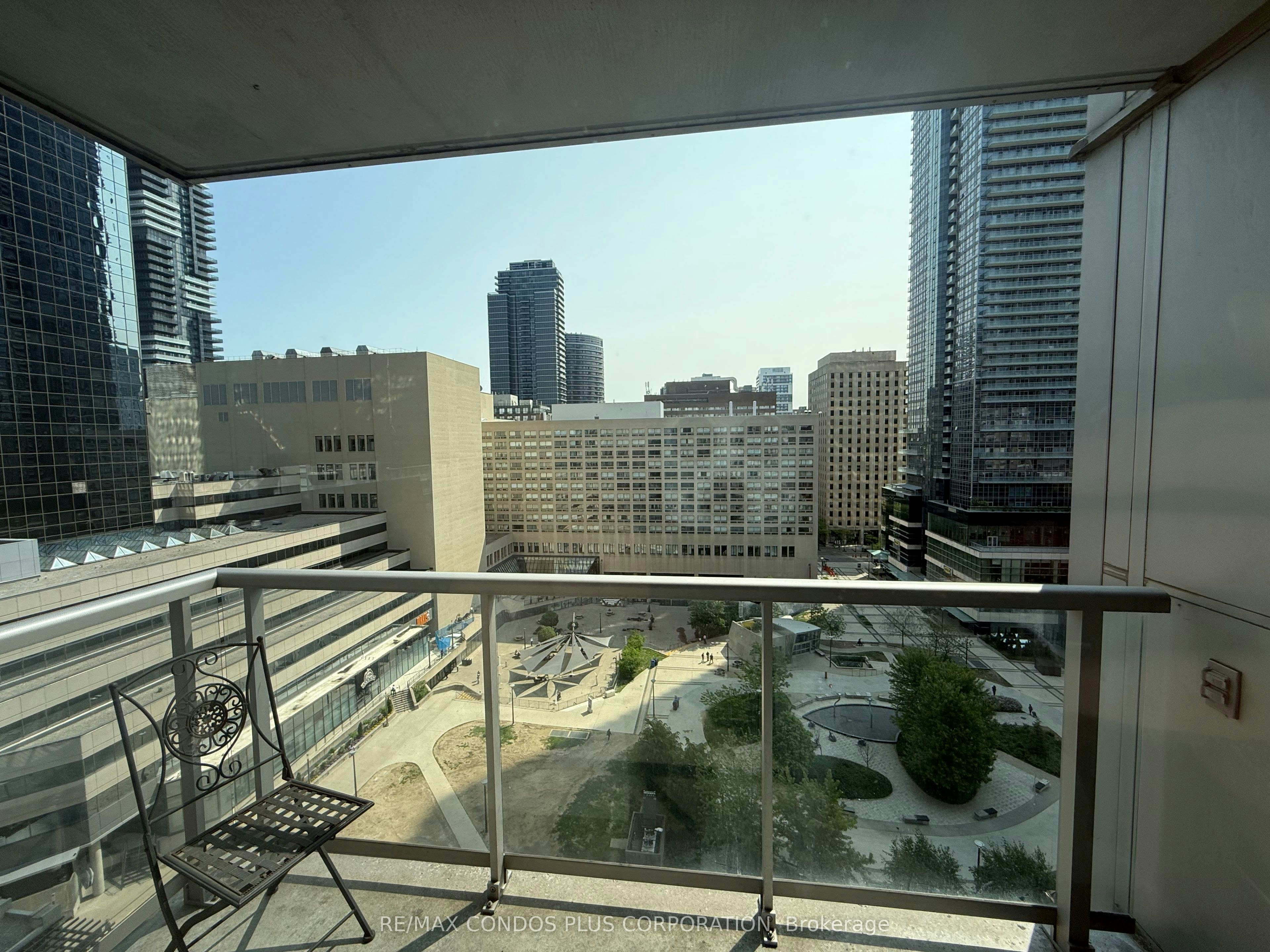 1402-761 Bay Street, Toronto, ON, M5G 2R2 - 14