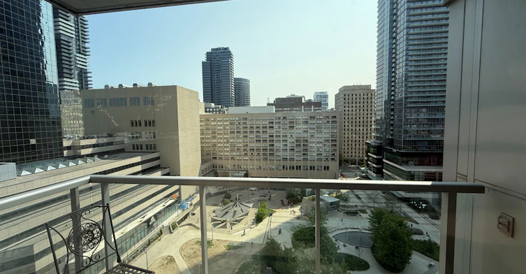 1402-761 Bay Street, Toronto, ON, M5G 2R2 - 14