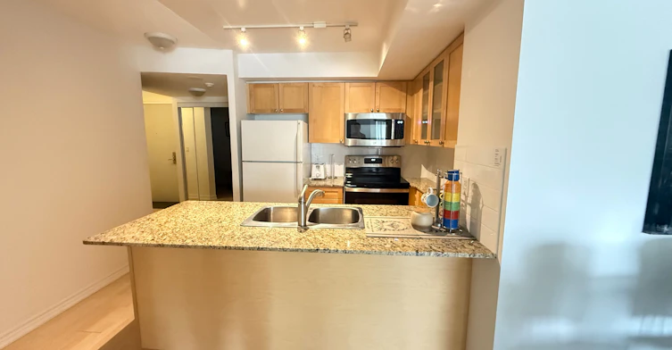 1402-761 Bay Street, Toronto, ON, M5G 2R2 - 3