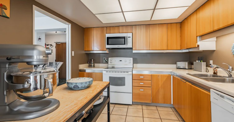2204-65 Harbour Square, Toronto, ON, M5J 2L4 - 14