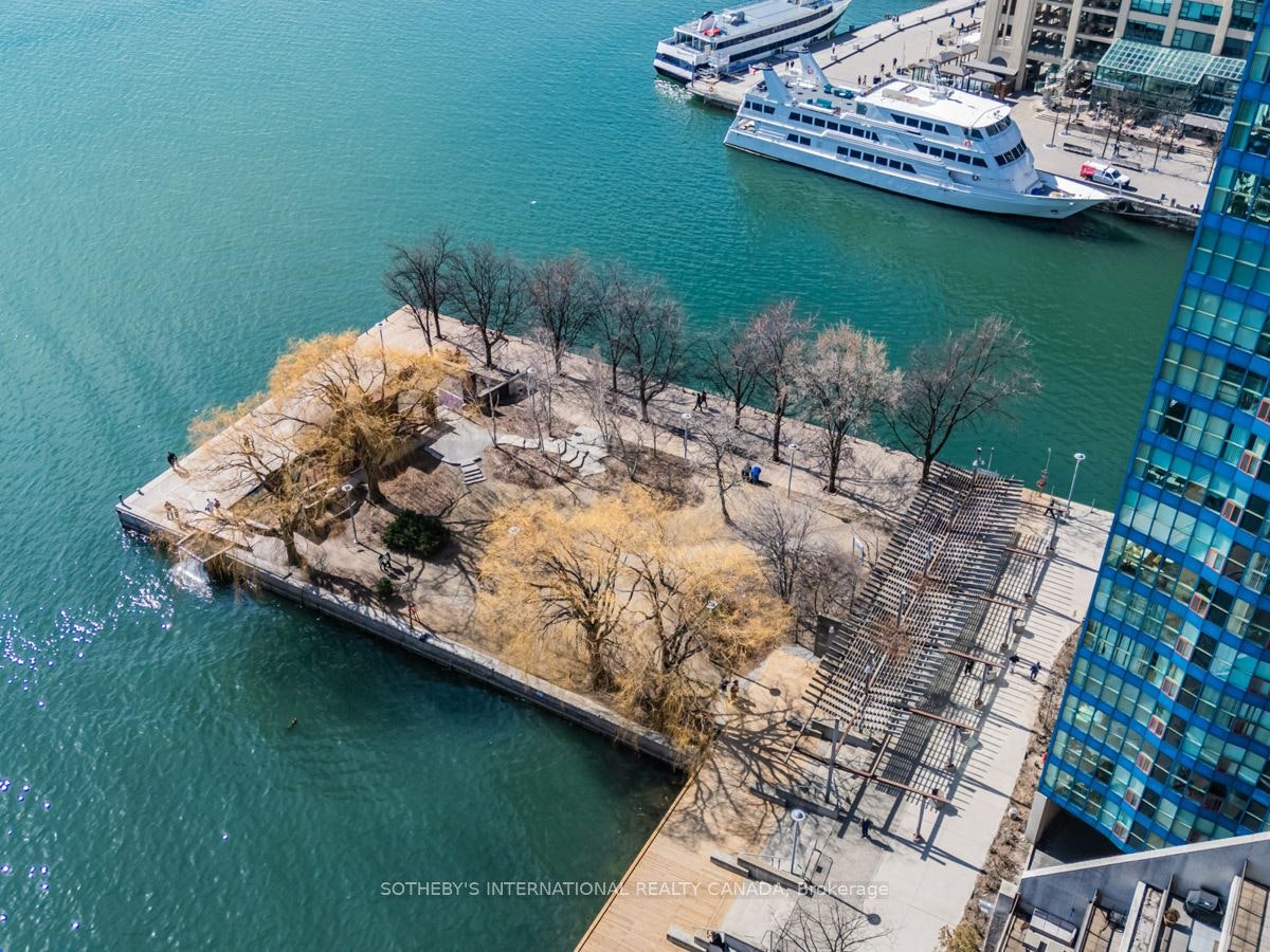 2204-65 Harbour Square, Toronto, ON, M5J 2L4 - 32