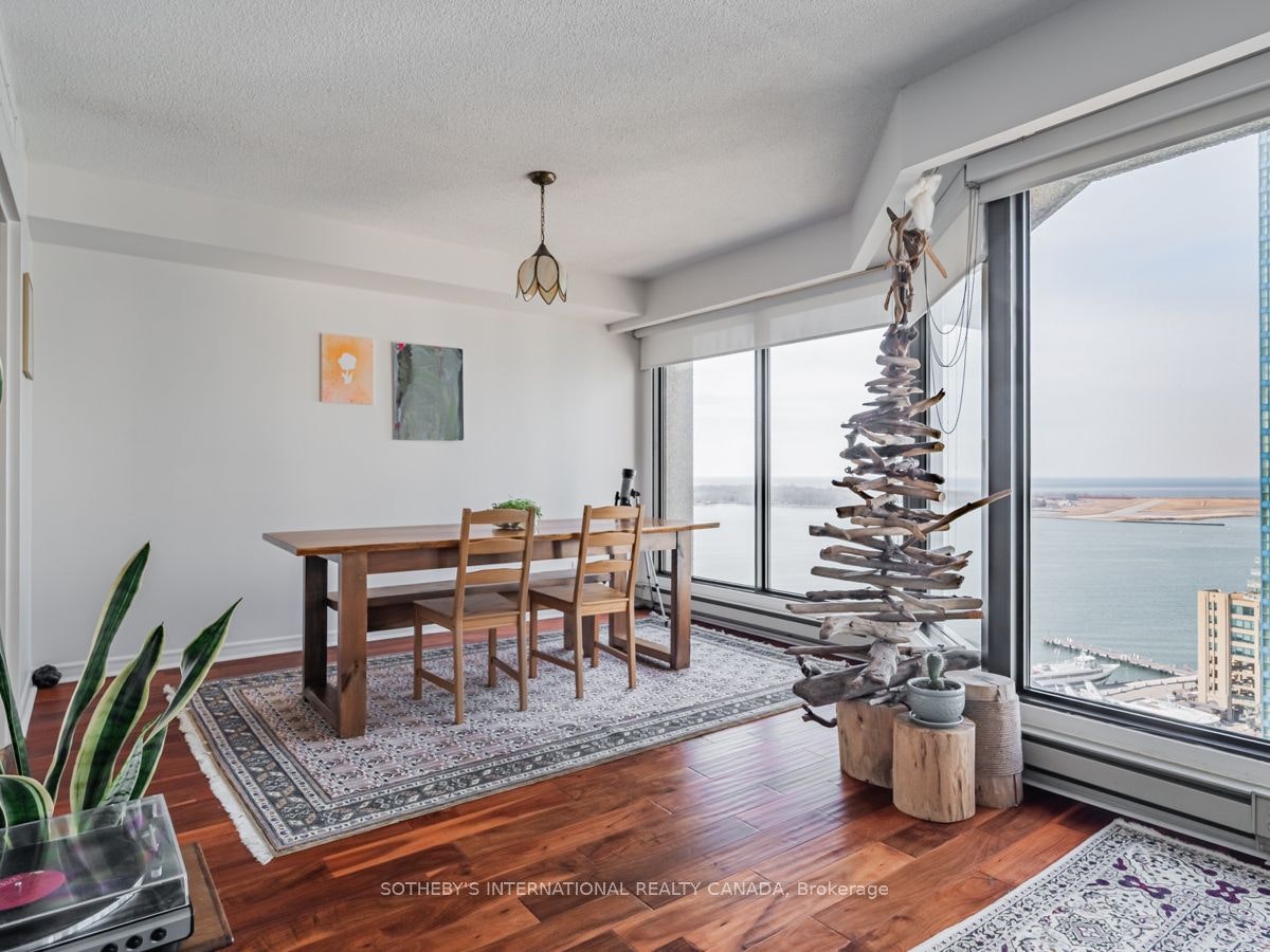 2204-65 Harbour Square, Toronto, ON, M5J 2L4 - 10