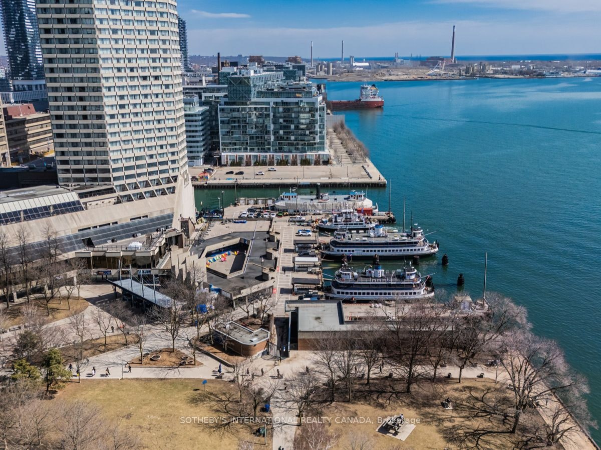 2204-65 Harbour Square, Toronto, ON, M5J 2L4 - 33