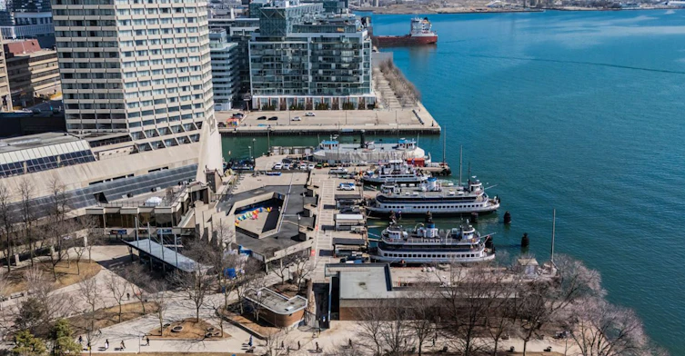 2204-65 Harbour Square, Toronto, ON, M5J 2L4 - 33