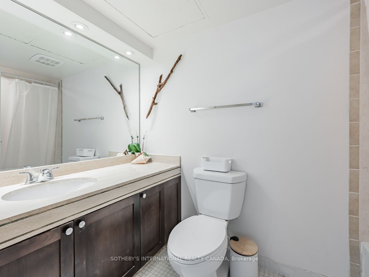 2204-65 Harbour Square, Toronto, ON, M5J 2L4 - 26