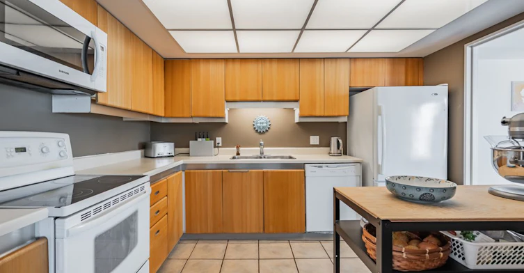 2204-65 Harbour Square, Toronto, ON, M5J 2L4 - 15