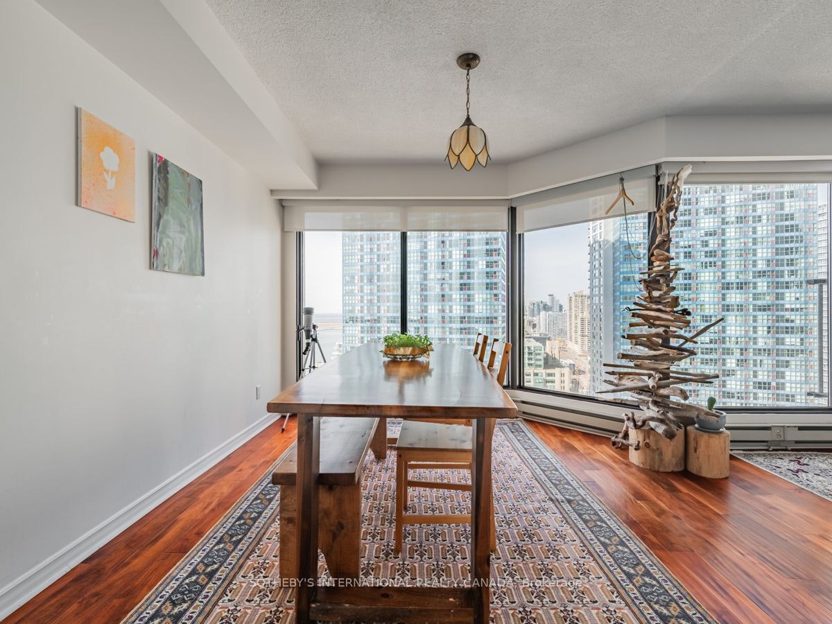 2204-65 Harbour Square, Toronto, ON, M5J 2L4 - 9