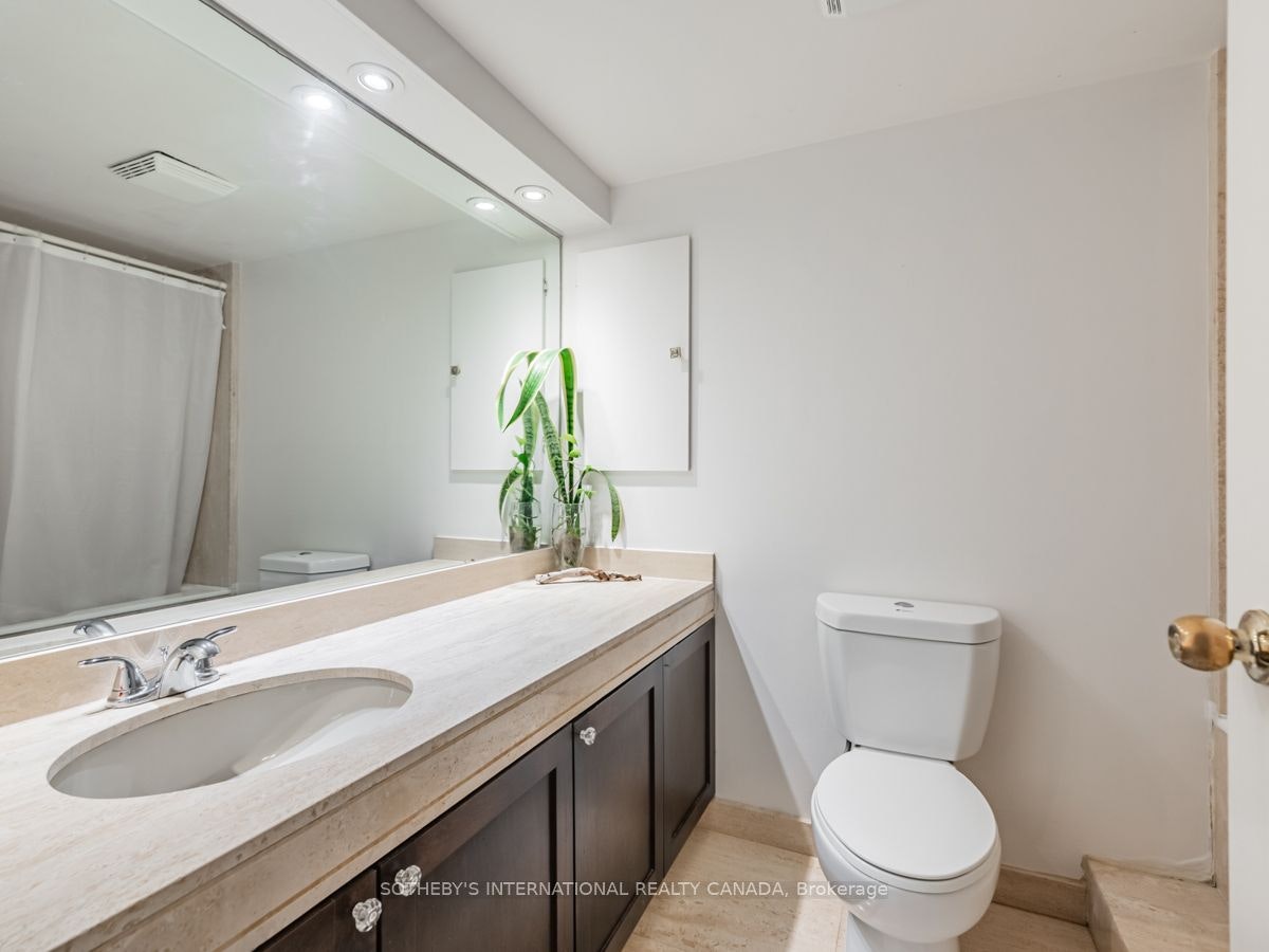 2204-65 Harbour Square, Toronto, ON, M5J 2L4 - 17