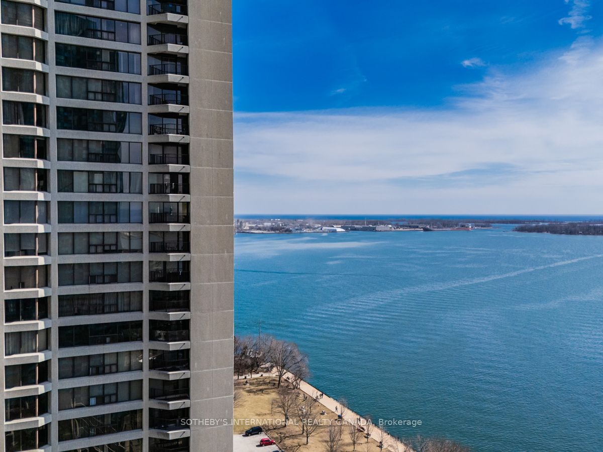 2204-65 Harbour Square, Toronto, ON, M5J 2L4 - 31