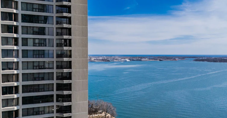 2204-65 Harbour Square, Toronto, ON, M5J 2L4 - 31