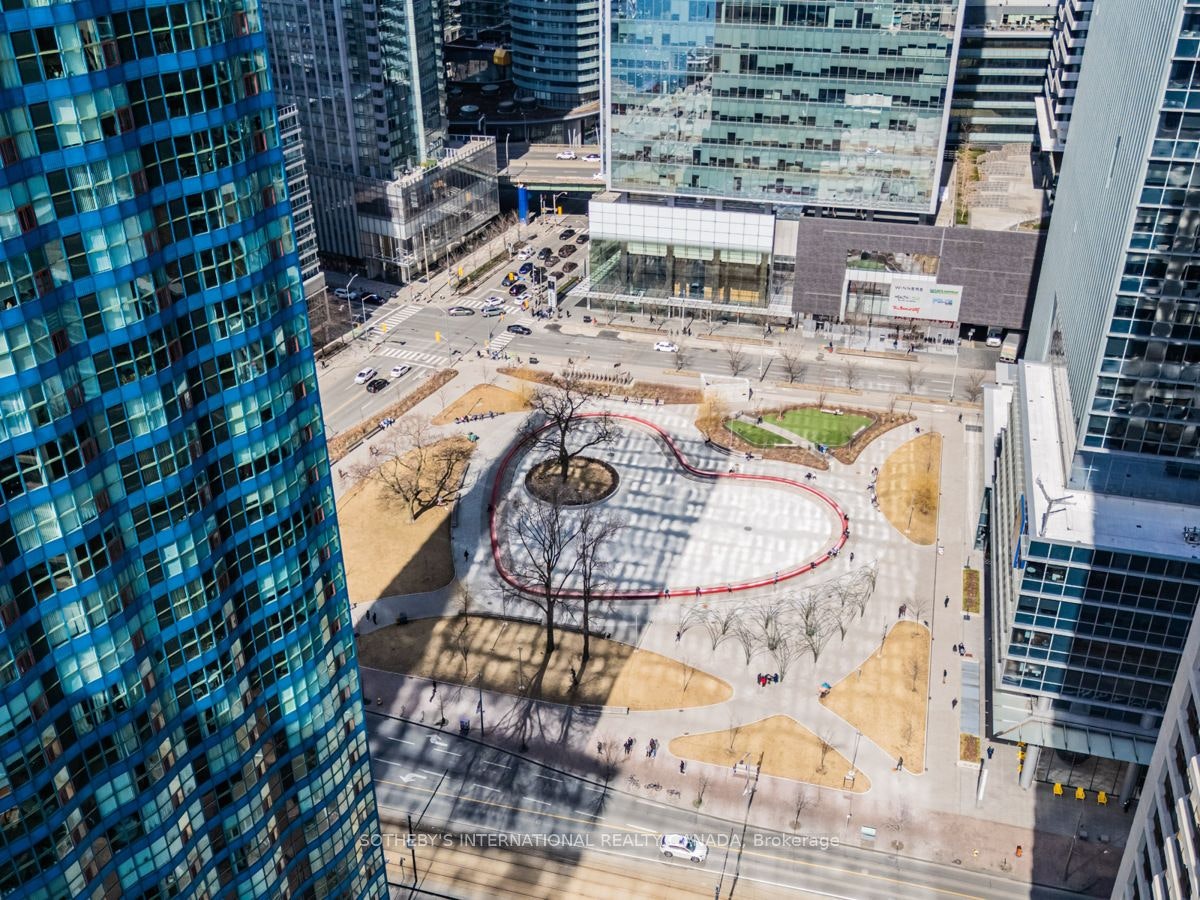 2204-65 Harbour Square, Toronto, ON, M5J 2L4 - 28
