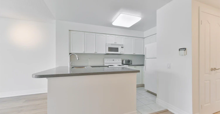 607-21 Hillcrest Avenue, Toronto, ON, M2N 7K2 - 4