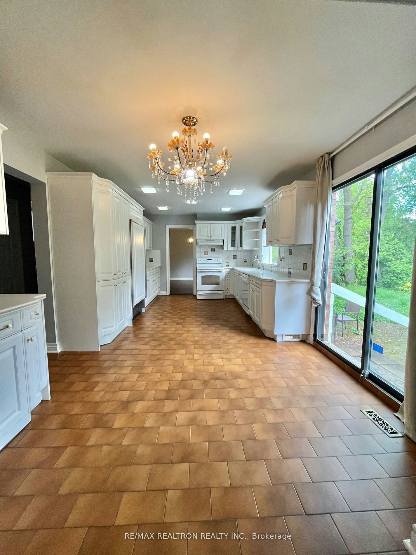 23 Lawnview Drive, Toronto, ON, M2N 5J9 - 4