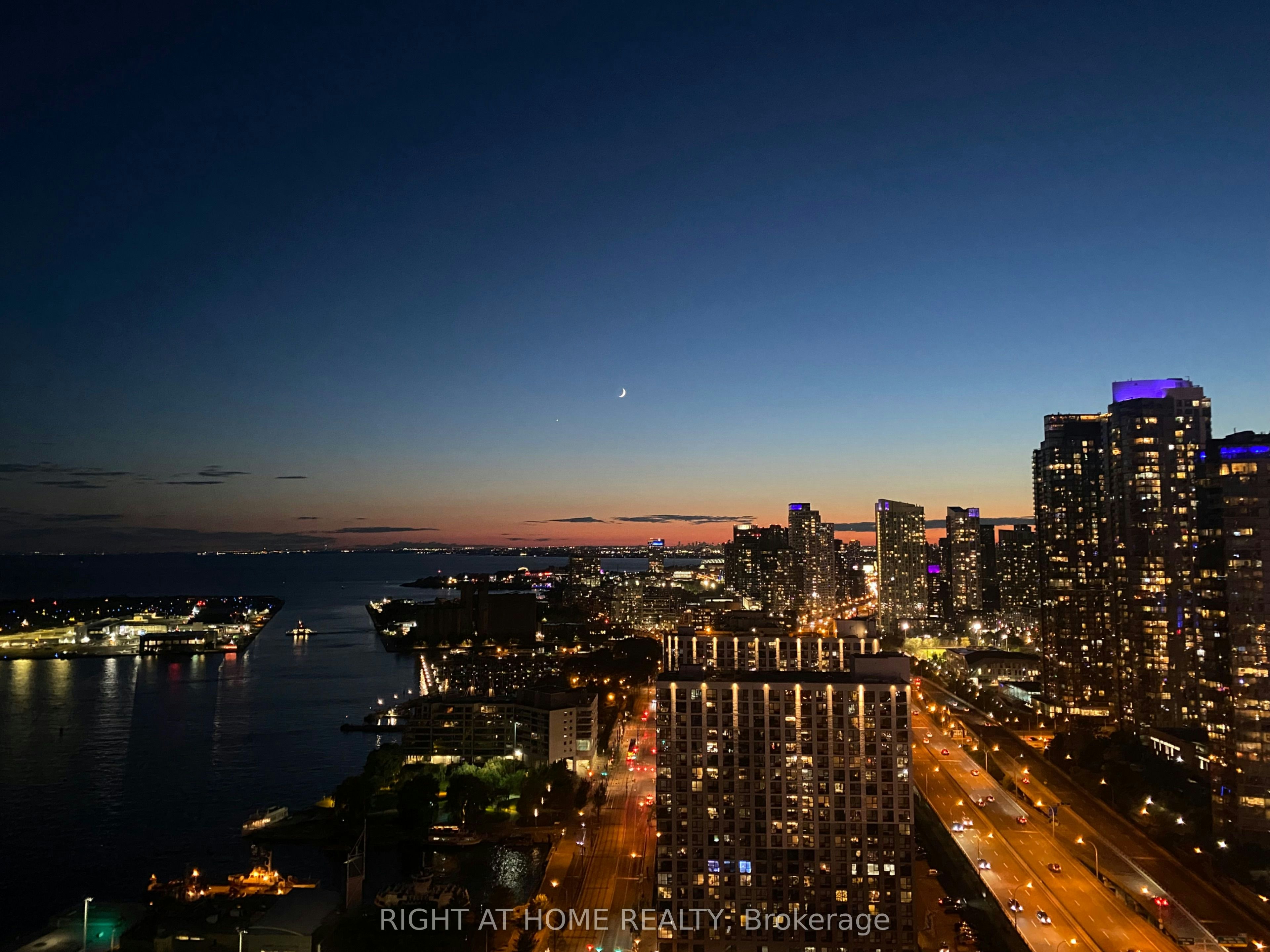 3008-270 Queens Quay, Toronto, ON, M5J 2N4 - 4