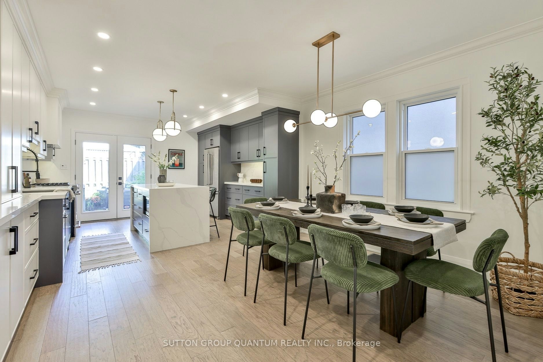 110 Castlefield Avenue, Toronto, ON, M4R 1G4