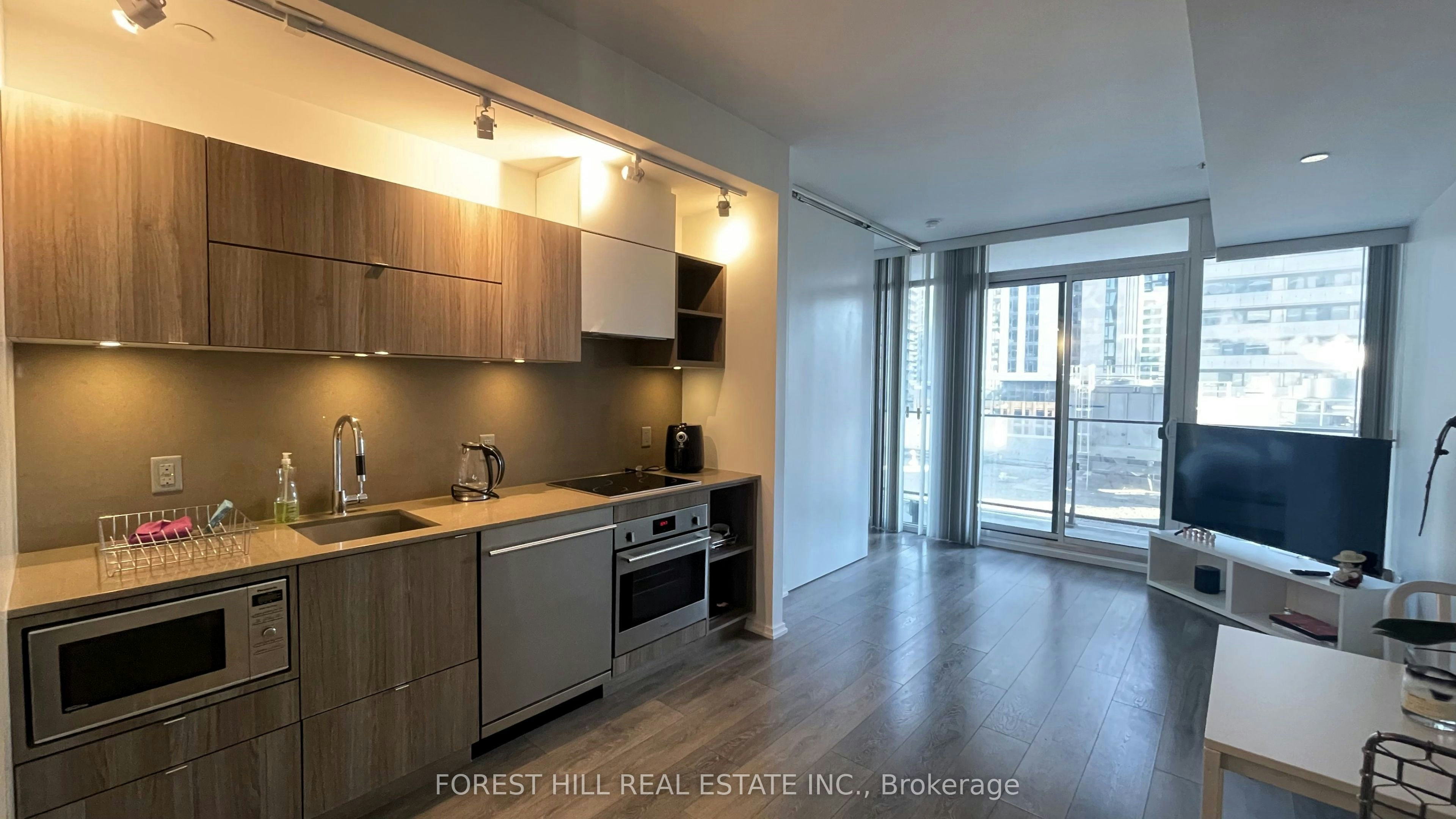 1110-125 Peter Street, Toronto, ON, M5V 0M2 - 2