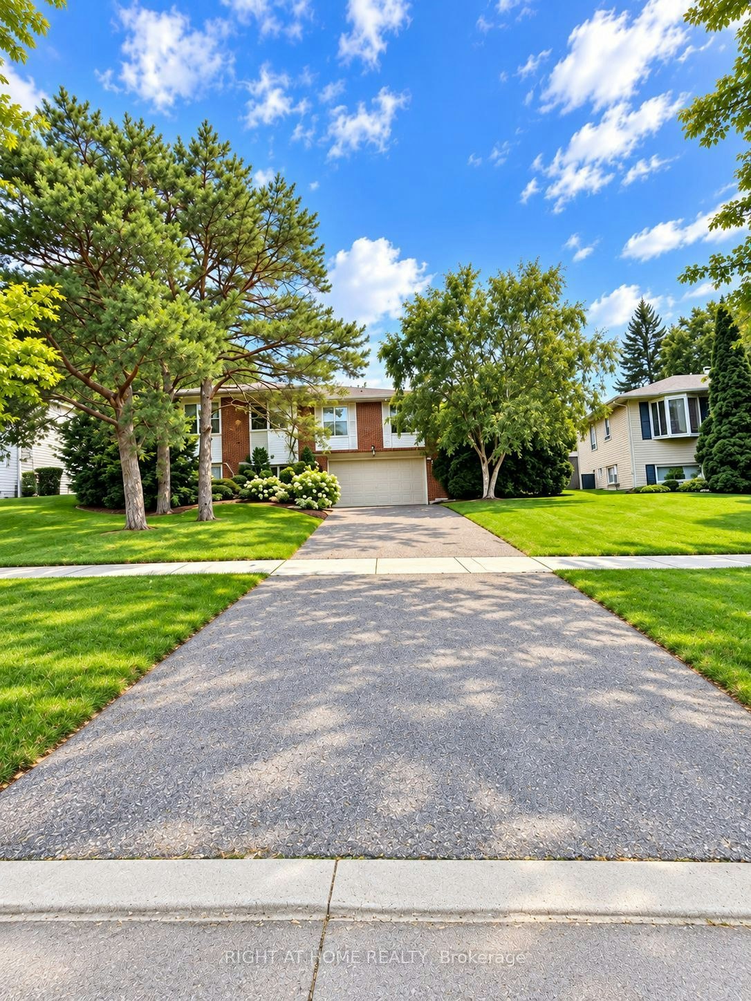 7 The Links Road, Toronto, ON, M2P 1T4