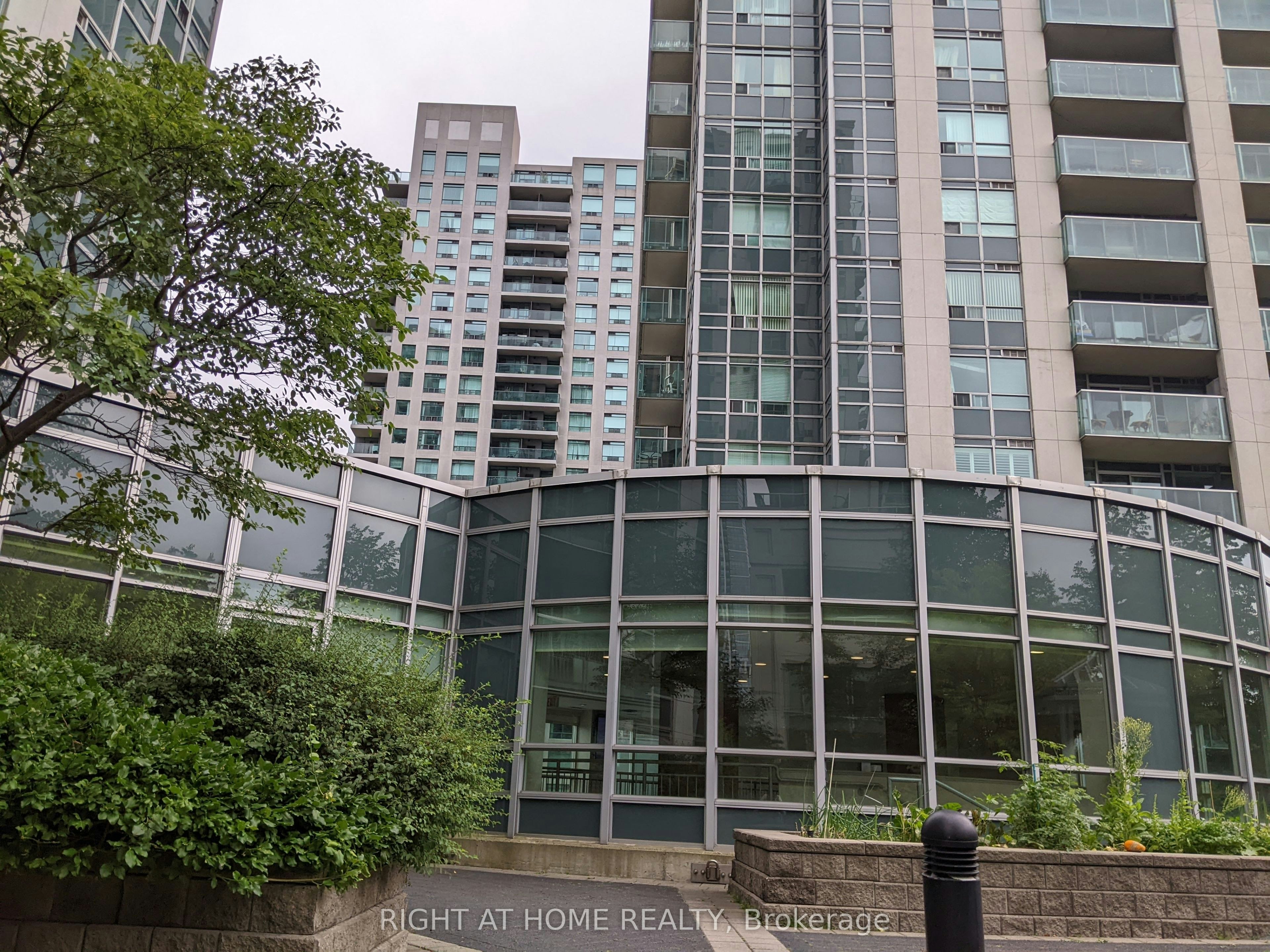 1608-18 Harrison Garden Boulevard, Toronto, ON, M2N 7J7 - 3