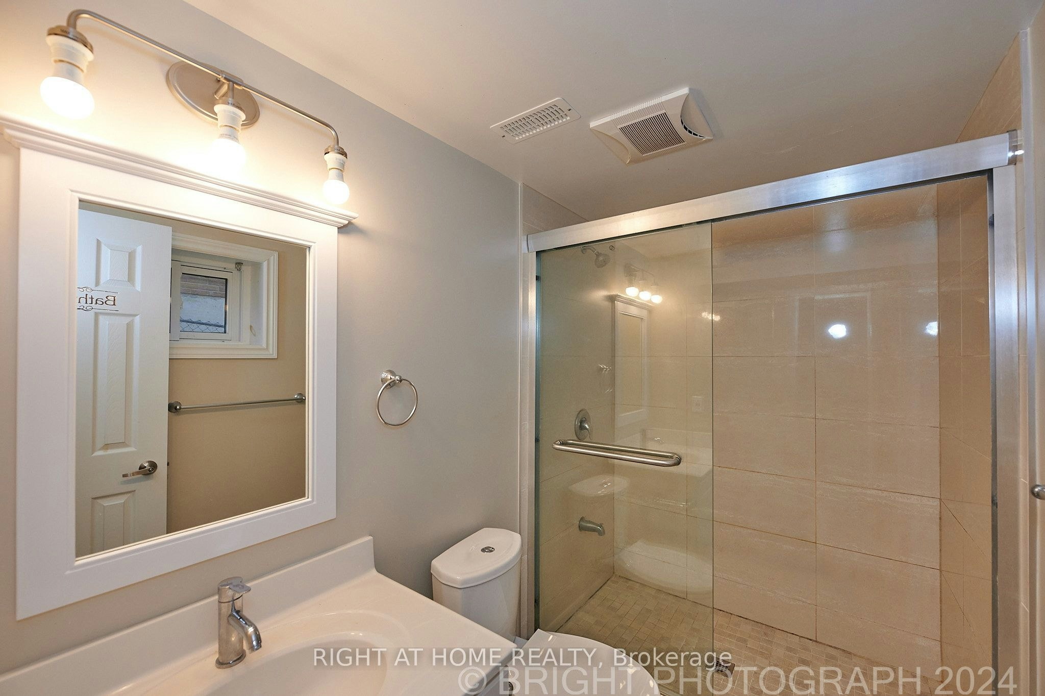 36 Ladner Drive, Toronto, ON, M2J 3Z7 - 3
