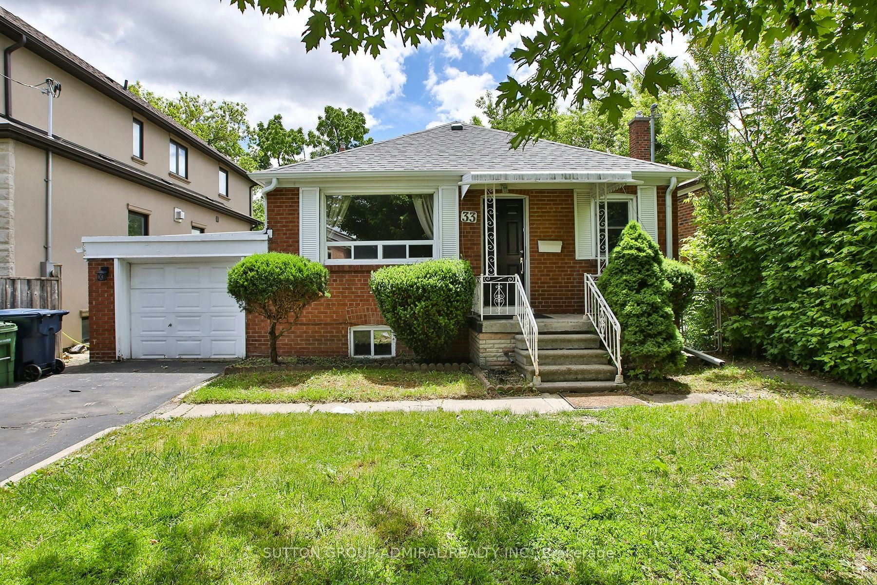 33 Regina Avenue, Toronto, ON, M6A 1R4