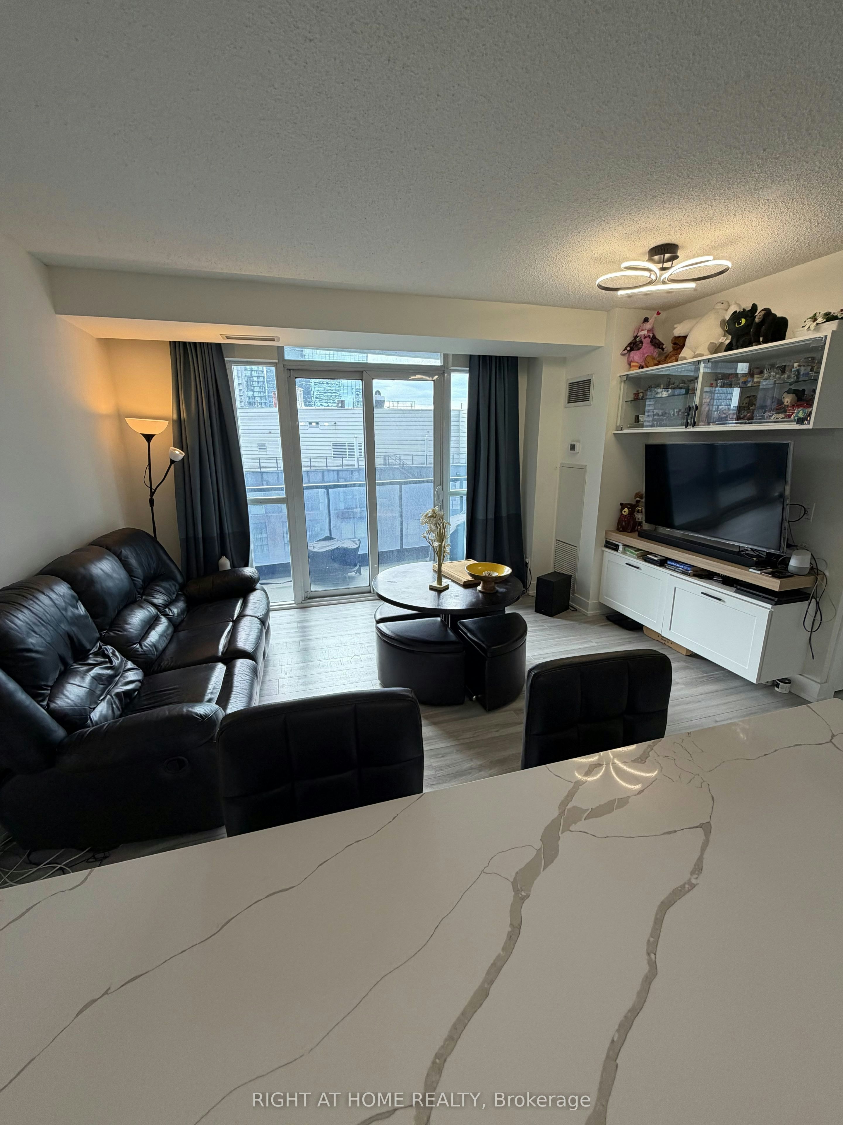 2001-21 Carlton Street, Toronto, ON, M5B 1L3 - 2