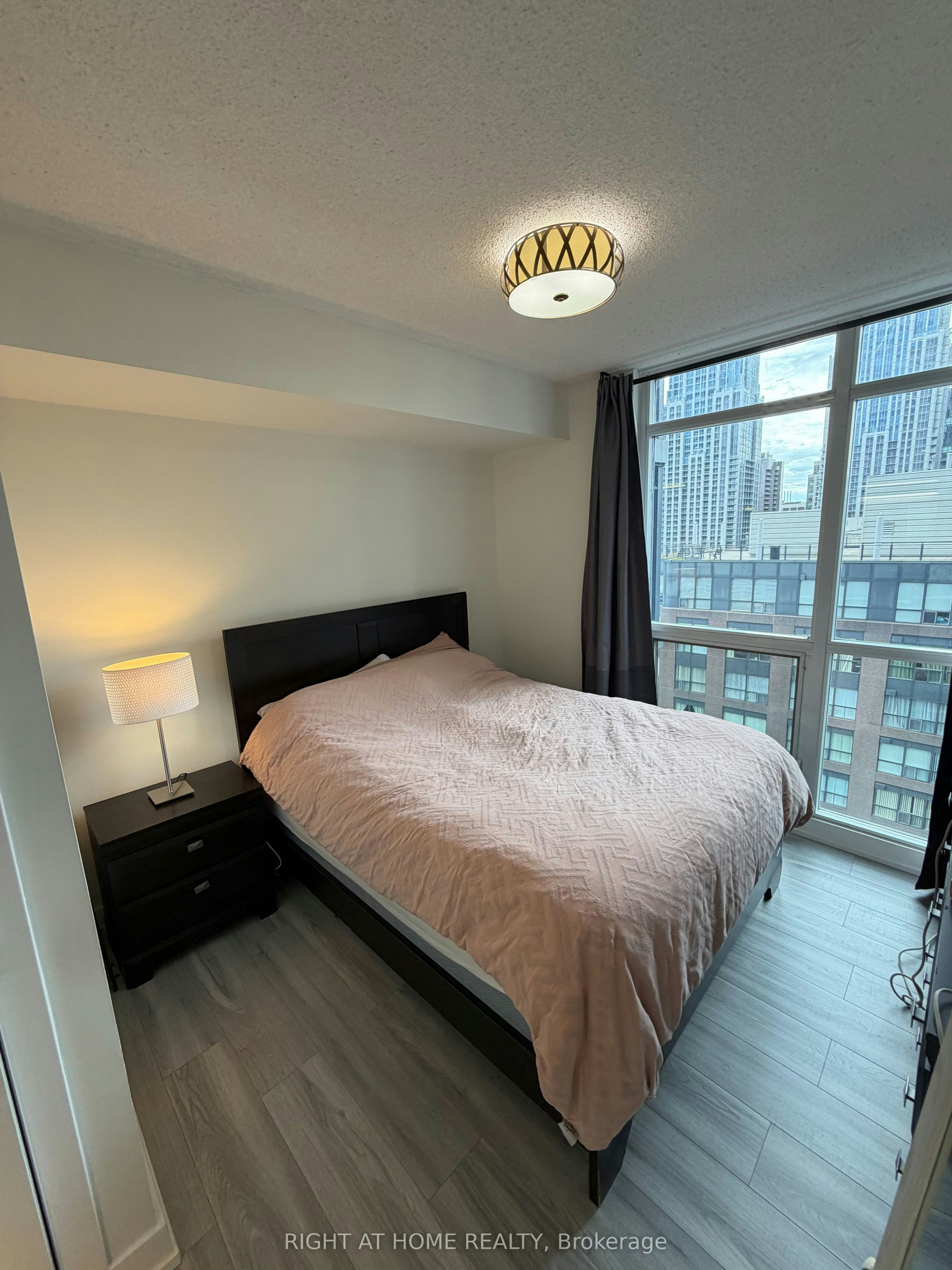 2001-21 Carlton Street, Toronto, ON, M5B 1L3 - 5