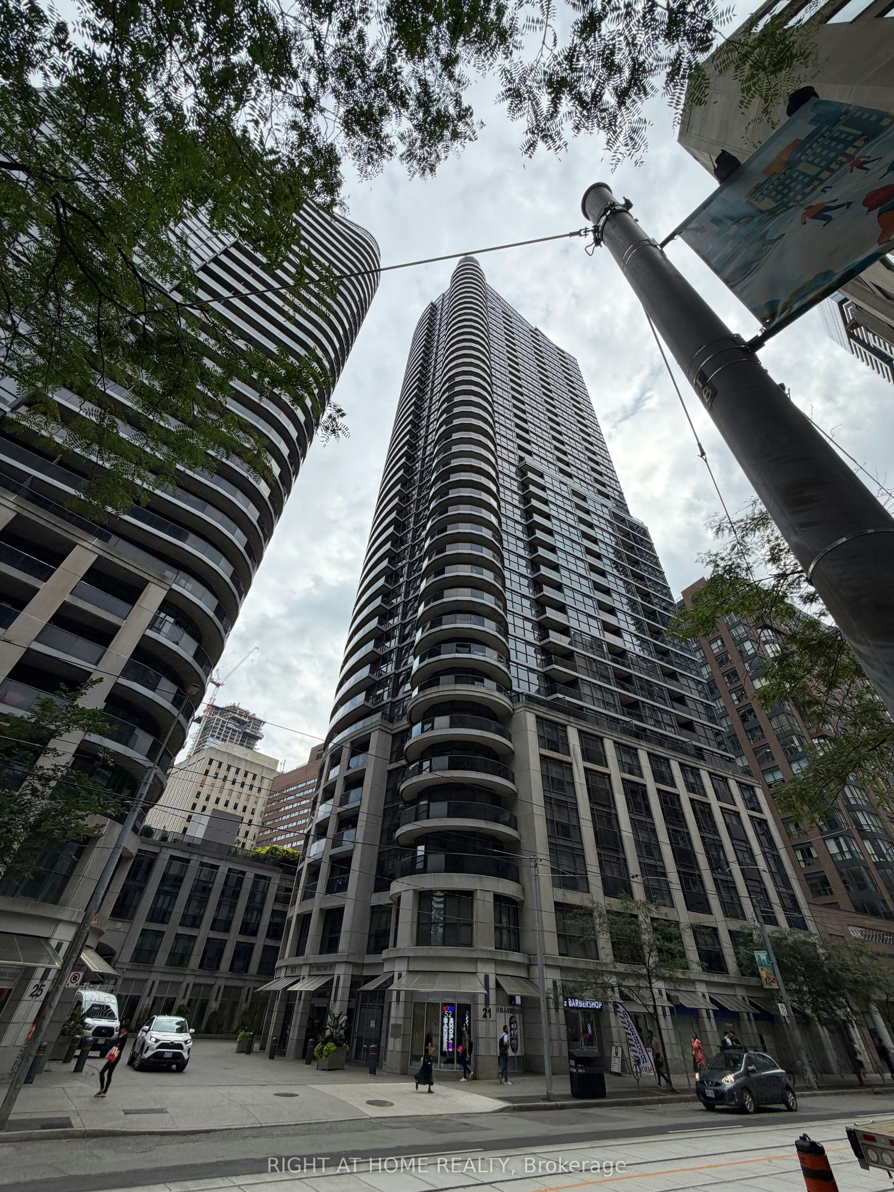 2001-21 Carlton Street, Toronto, ON, M5B 1L3