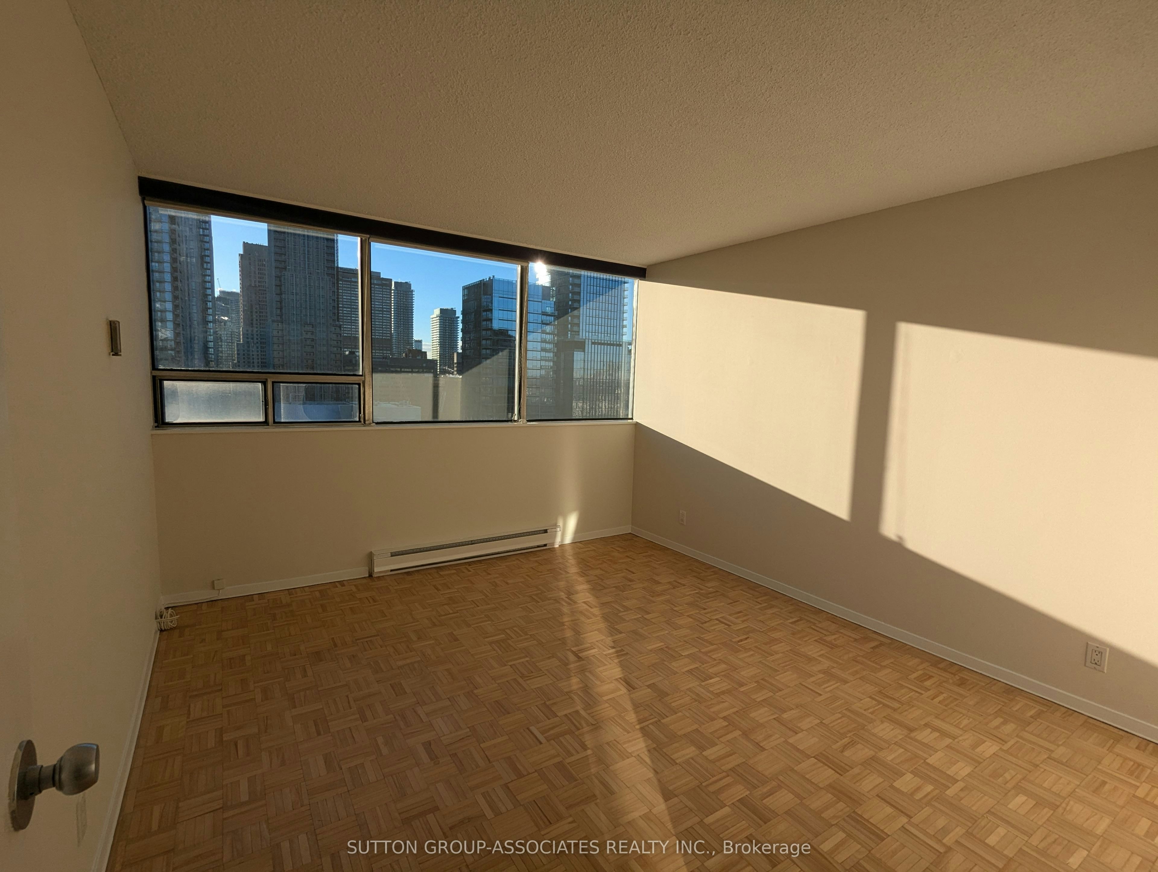 2004-914 Yonge Street, Toronto, ON, M4W 3C8 - 8