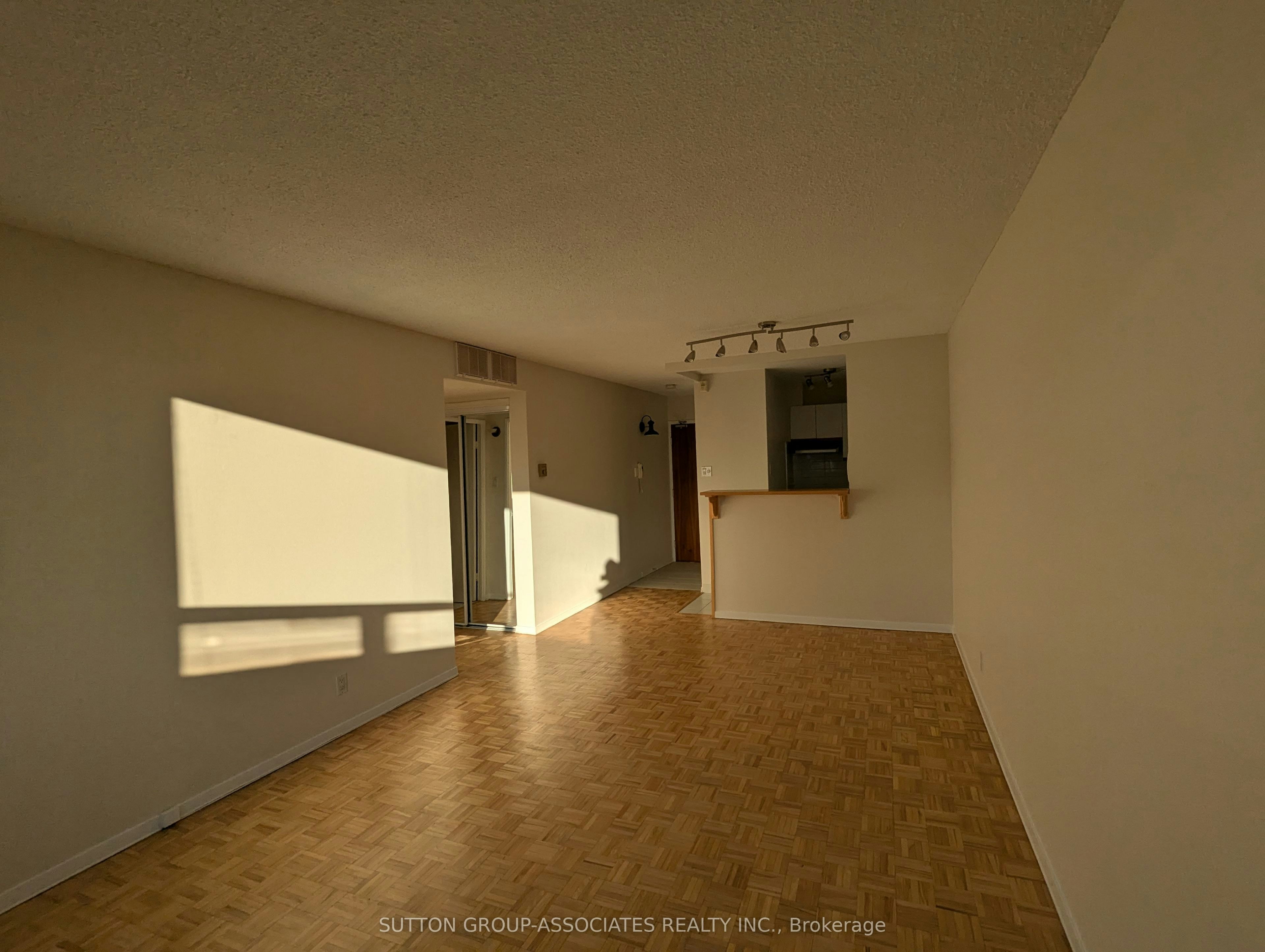2004-914 Yonge Street, Toronto, ON, M4W 3C8 - 4