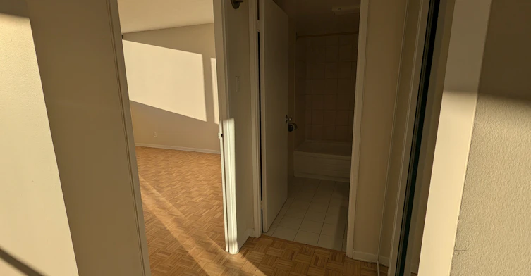 2004-914 Yonge Street, Toronto, ON, M4W 3C8 - 5