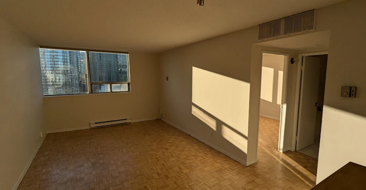 2004-914 Yonge Street, Toronto, ON, M4W 3C8 - 2