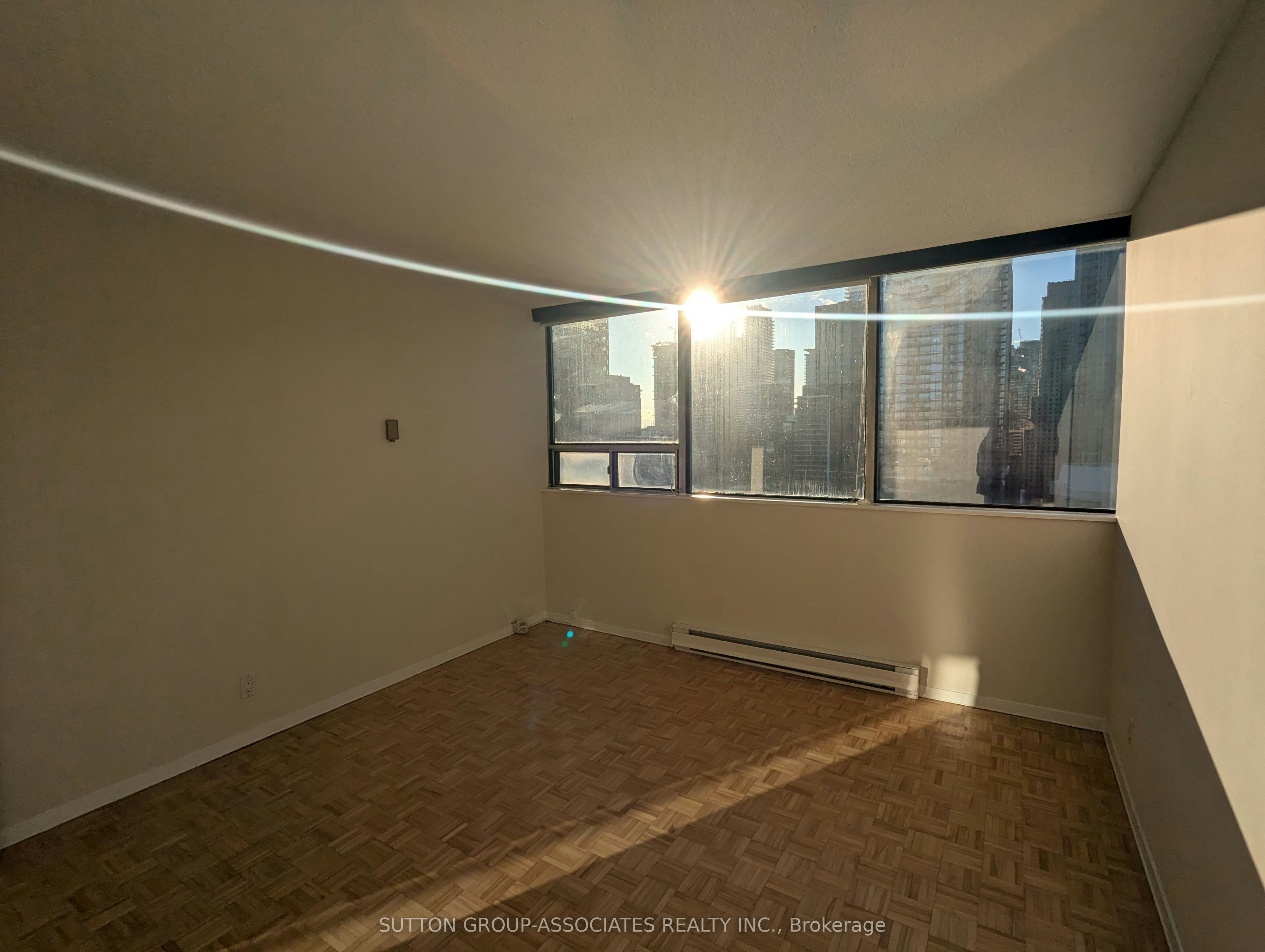 2004-914 Yonge Street, Toronto, ON, M4W 3C8 - 9
