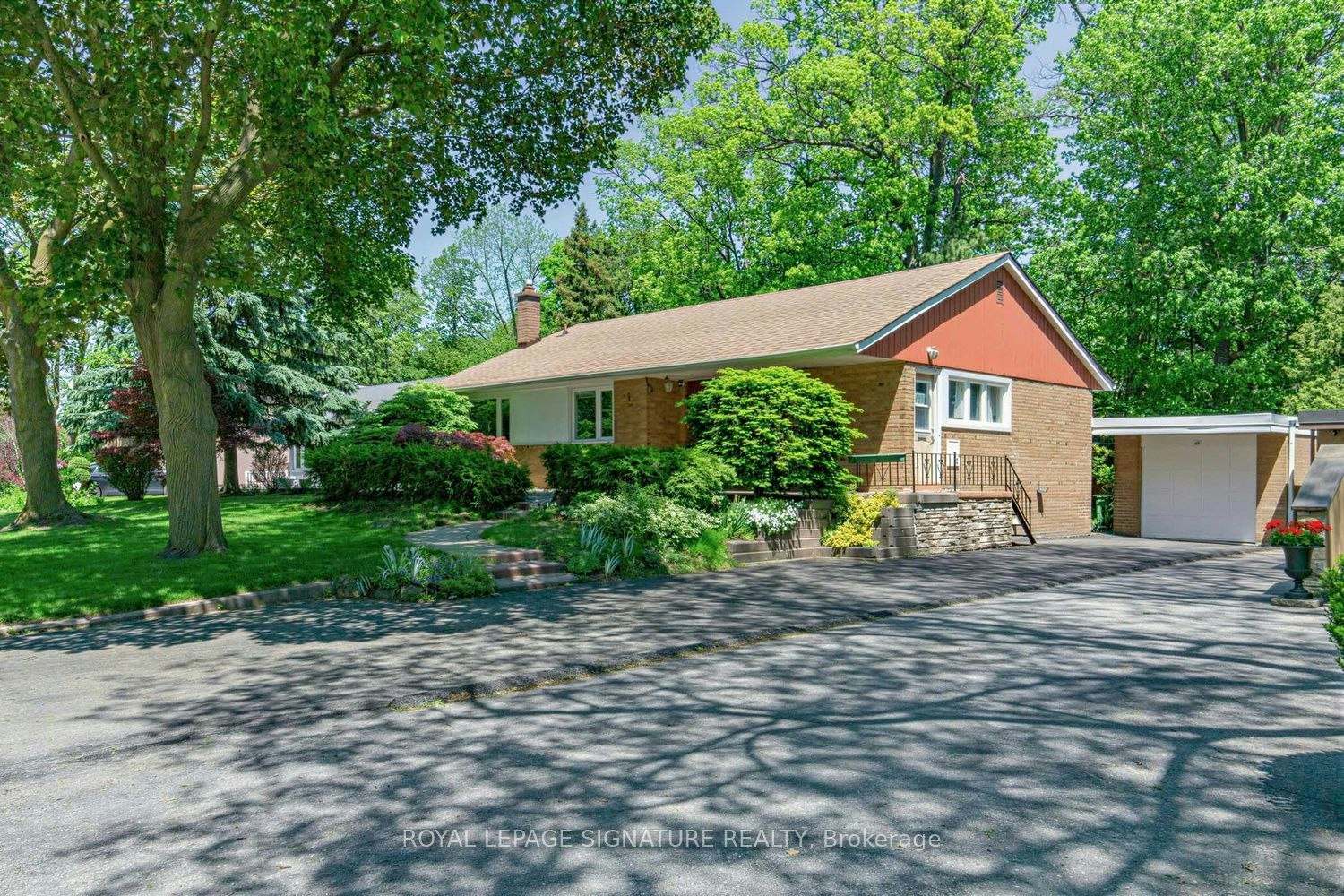 69 Greenland Road, Toronto, ON, M3C 1N4