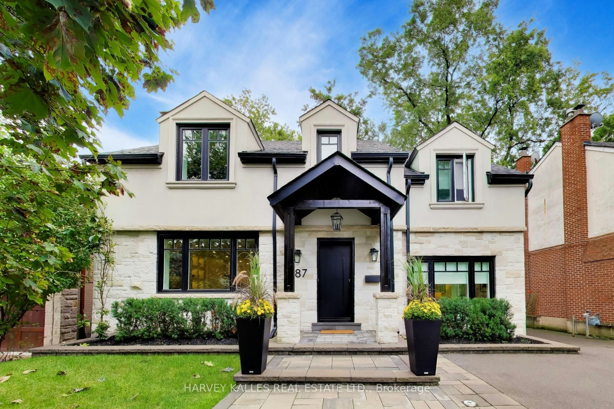 287 Yonge Boulevard, Toronto, ON, M5M 3J1