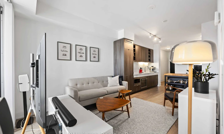 1703-101 Erskine Avenue