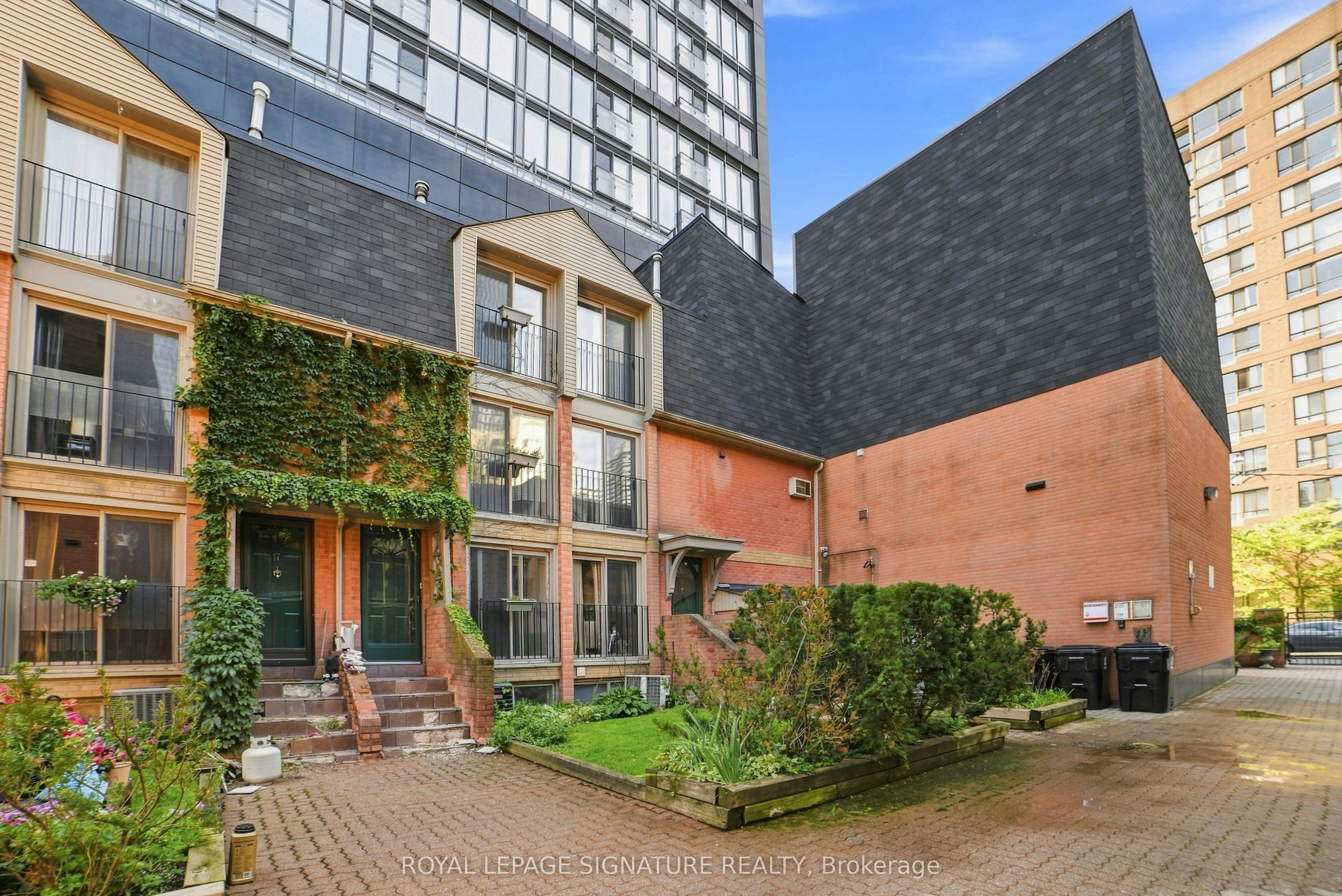 18-325 Jarvis Street, Toronto, ON, M5B 2C2