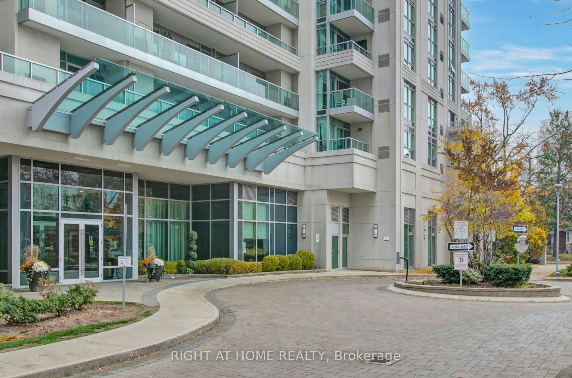 1517-17 Anndale Drive, Toronto, ON, M2N 2W7 - 2