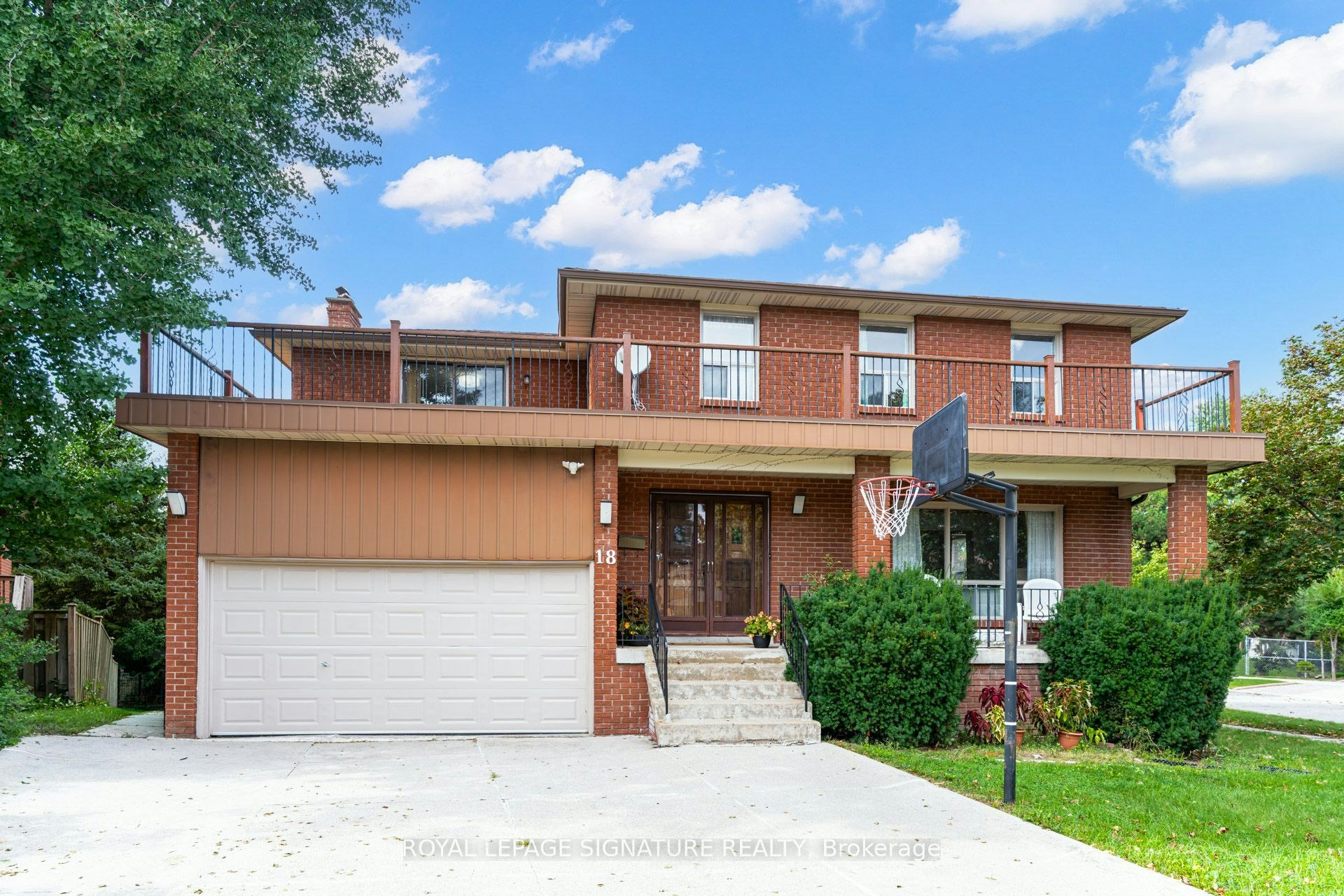 18 Parravano Court, Toronto, ON, M2R 3S8