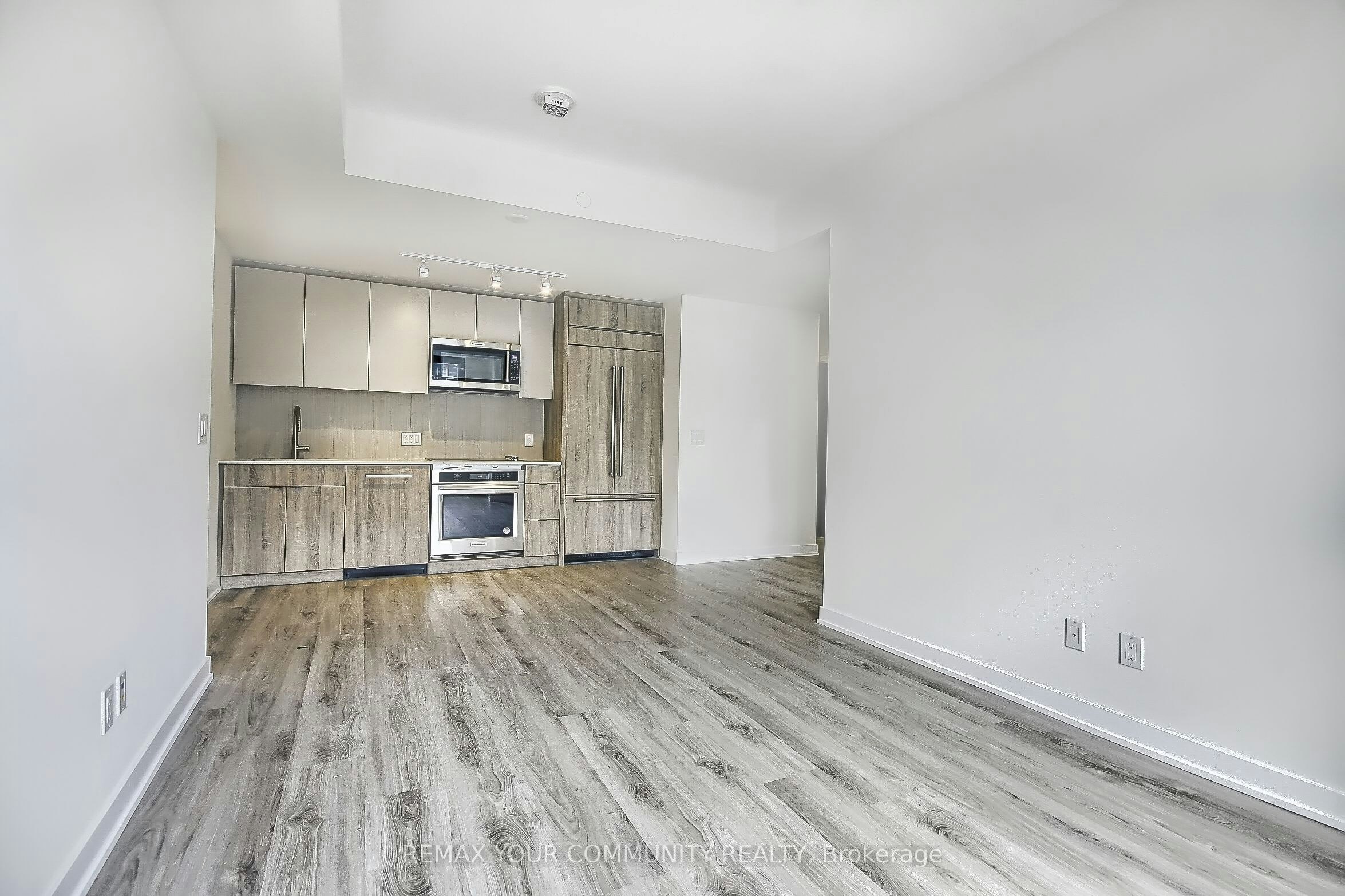 808-840 St Clair Avenue W, Toronto, ON, M6C 0A4 - 9
