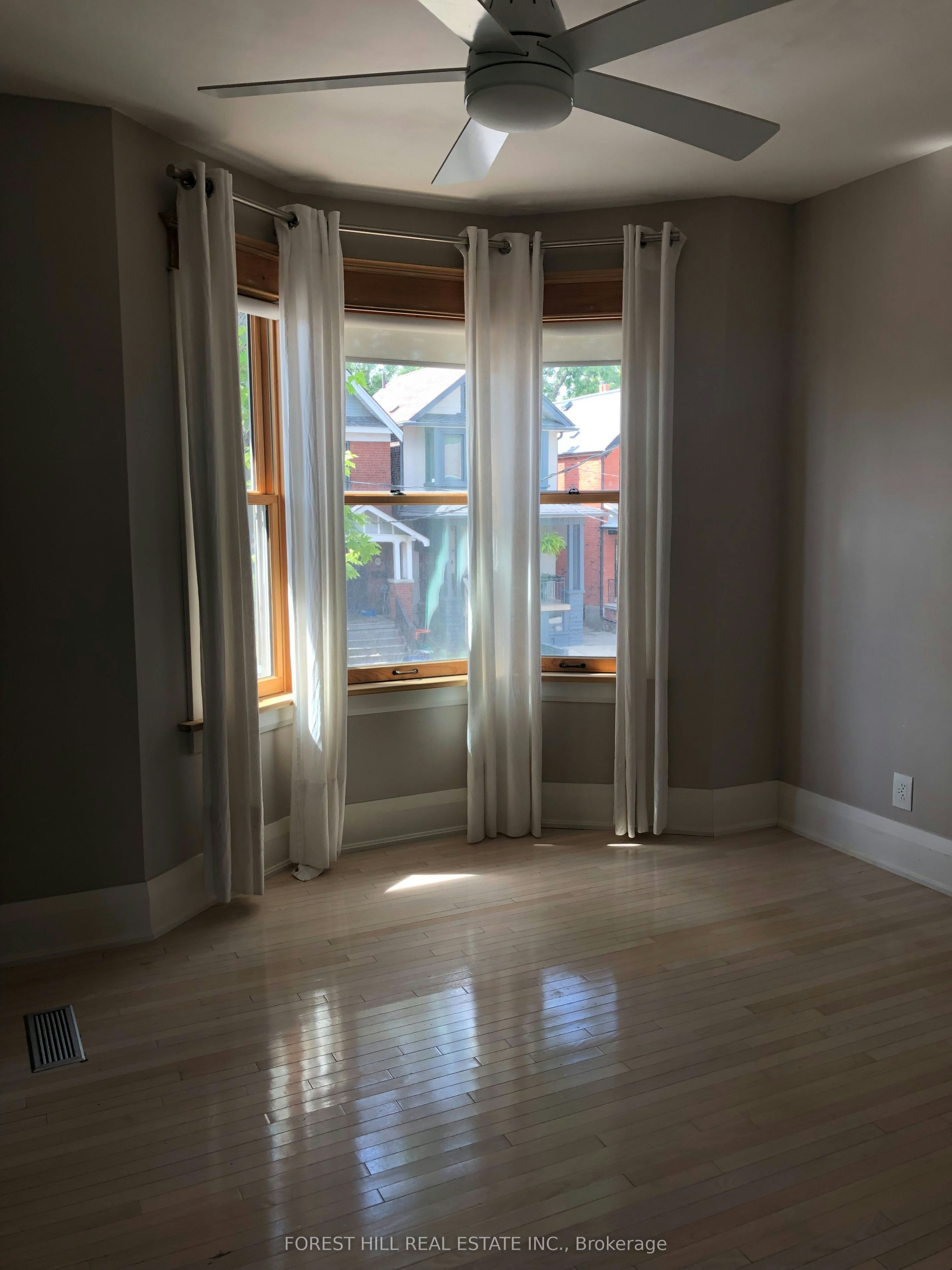 37 Hendrick Avenue, Toronto, ON, M6G 3S4 - 11