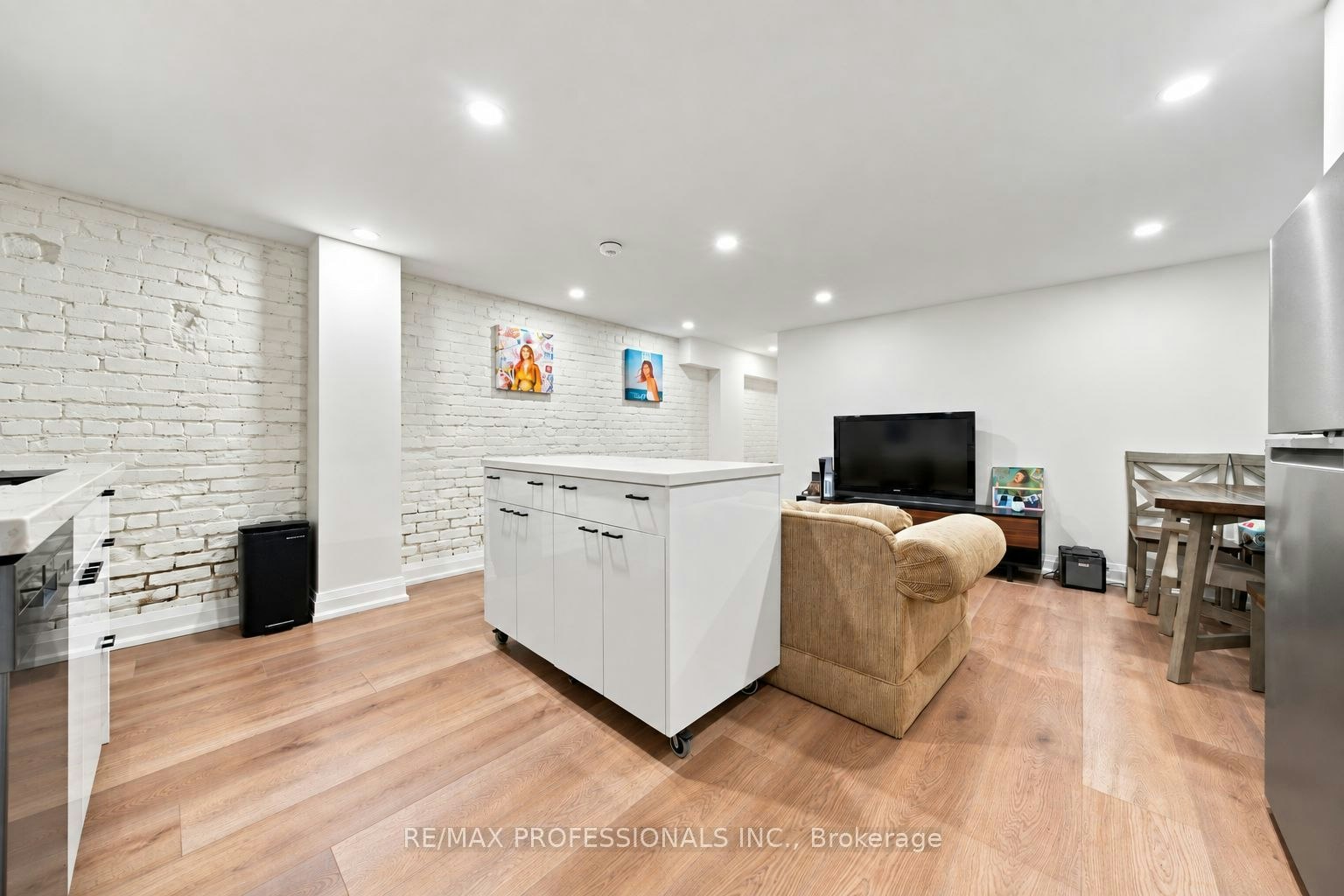 Lower-134 Argyle Street, Toronto, ON, M6J 1N9 - 10