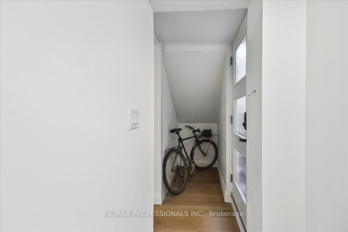 Lower-134 Argyle Street, Toronto, ON, M6J 1N9 - 4