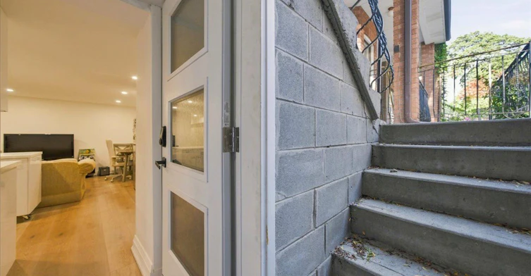 Lower-134 Argyle Street, Toronto, ON, M6J 1N9 - 3