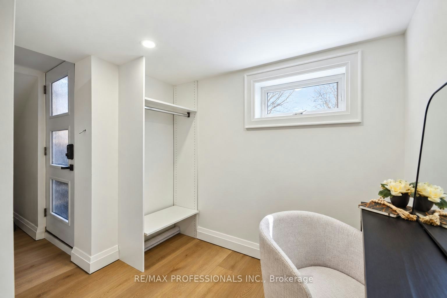 Lower-134 Argyle Street, Toronto, ON, M6J 1N9 - 5