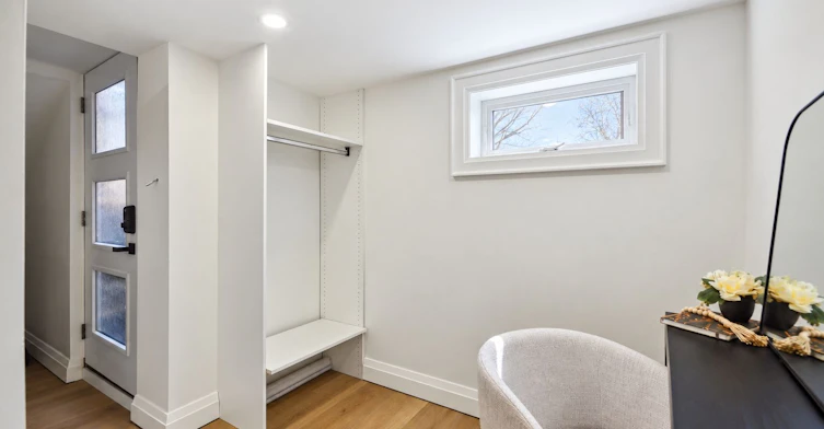 Lower-134 Argyle Street, Toronto, ON, M6J 1N9 - 5