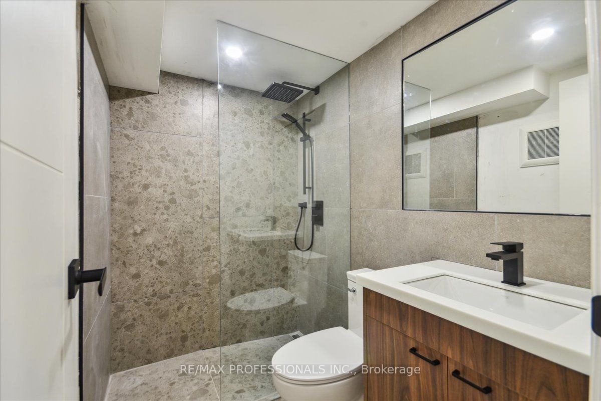 Lower-134 Argyle Street, Toronto, ON, M6J 1N9 - 14