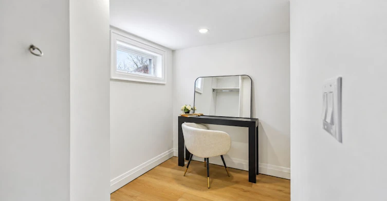 Lower-134 Argyle Street, Toronto, ON, M6J 1N9 - 6