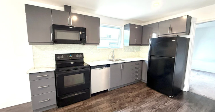 Unit B-427 Vaughan Road, Toronto, ON, M6C 2P1 - 2