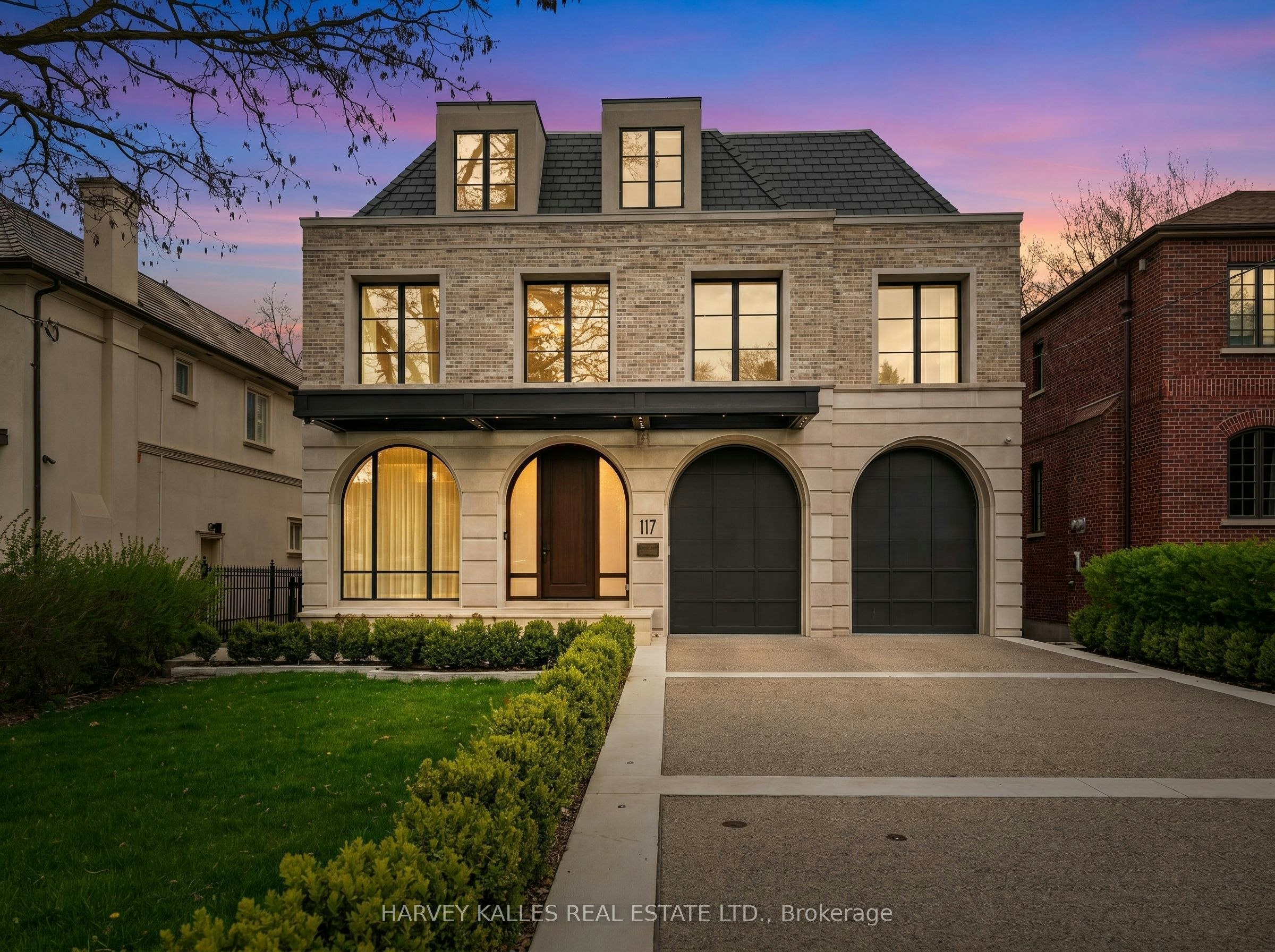 117 Yonge Boulevard, Toronto, ON, M5M 3H2